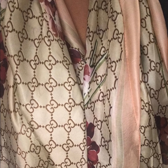 Accessories - Bloom scarf 🧣